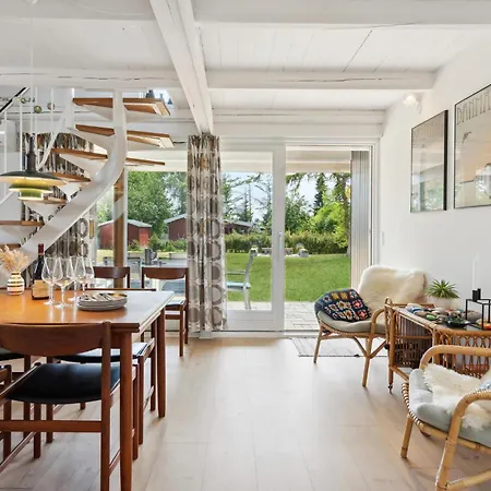 Beautiful In With Kitchen * אוטרופ
